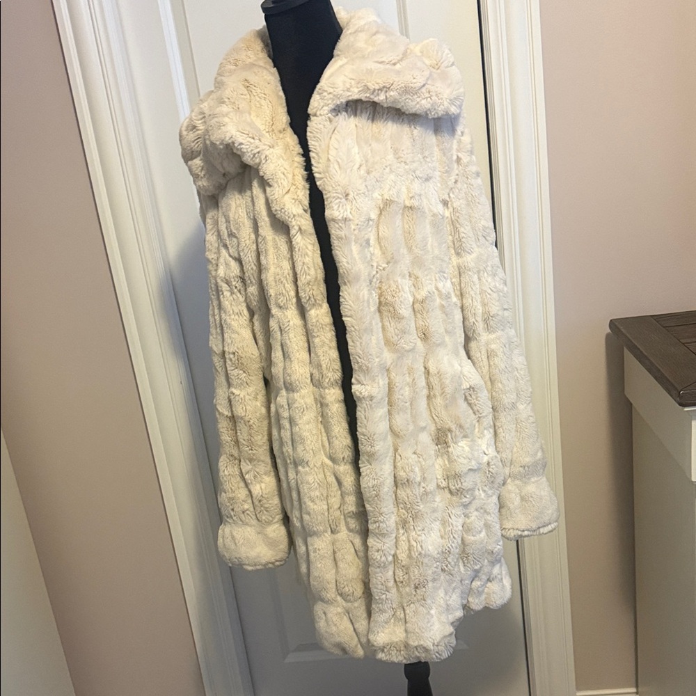 Luxurious Cream Teddy Jacket - Picture 1 of 5